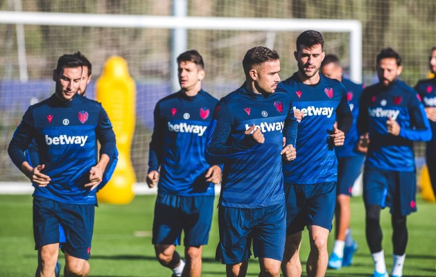 El Levante se prepara ante el Barça con un buen ambiente y la presencia de Quico Catalán