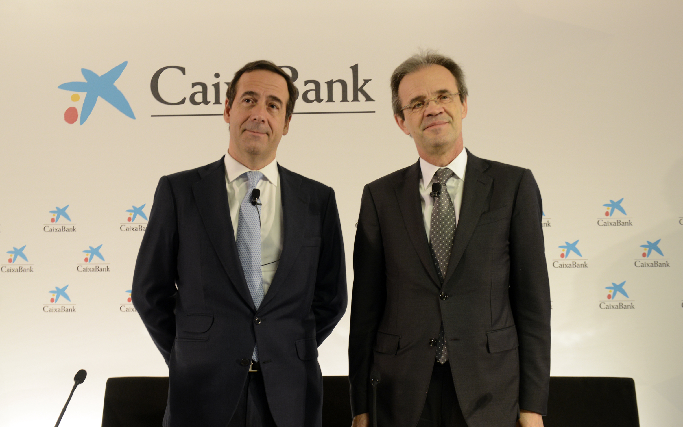 El consejero delegado de CaixaBank, Gonzalo Gortázar, y el presidente de la entidad, Jordi Gual. - 