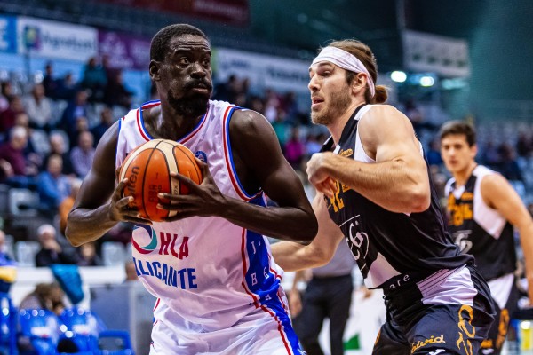 El HLA Alicante pelea hasta el final