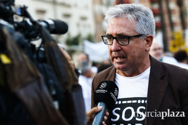 Los organizadores ven como una “provocación” la presencia del consejero Antonio Luengo