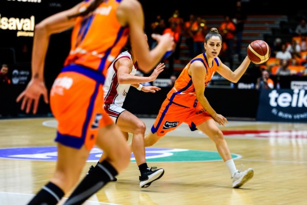 Tercera consecutiva para un Valencia Basket que camina firme en Europa (75-44)