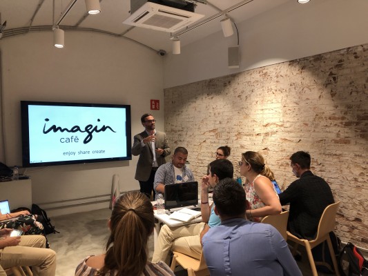 Estudiantes universitarios desarrollan soluciones de blockchain e inteligencia artificial para CaixaBank