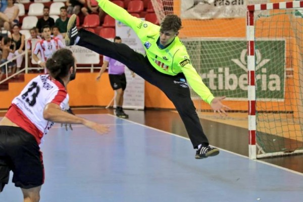 Igualdad total en los duelos entre Fertiberia y Benidorm
