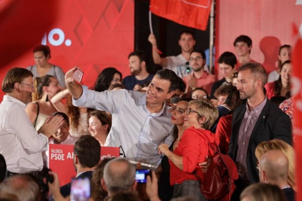 El CIS da hasta 150 escaños al PSOE, que podría sumar mayoría con Podemos o Cs