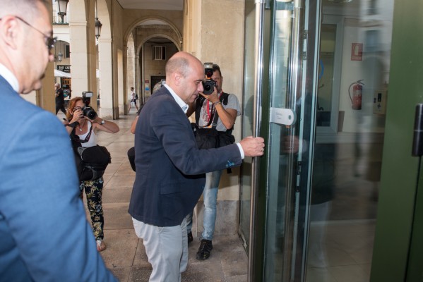 Echávarri, primer exalcalde de Alicante condenado a la espera de 'Brugal'
