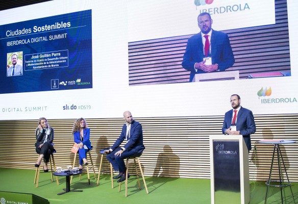 Murcia quiere ver más coches eléctricos por la calle y les facilita el aparcamiento