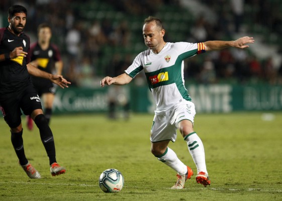 El Elche afronta un mes clave para definir sus objetivos en la Liga
