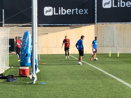 Gameiro no entrena pero se descarta una lesión grave