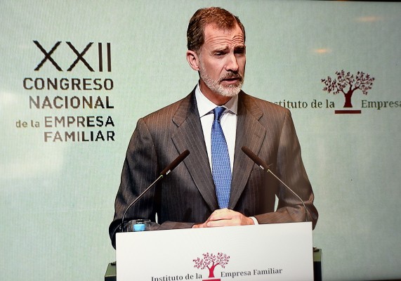 Felipe VI destaca que la empresa familiar genera 