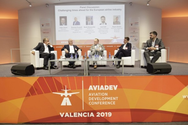 El 70% de las rutas del Aeropuerto de València son operadas por una sola aerolínea