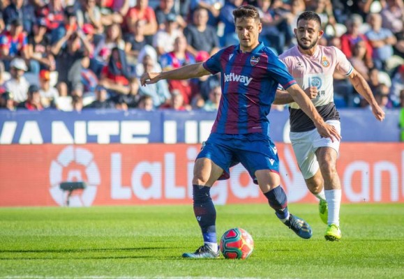 Radoja y Sergio León se recuperan tras acabar con molestias ante el Espanyol