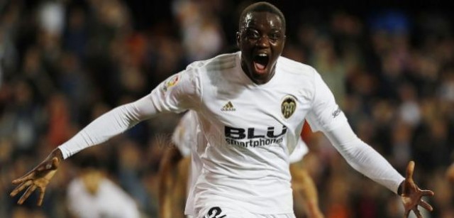 Diakhaby en la prolongación salvó un punto en el último Valencia-Sevilla
