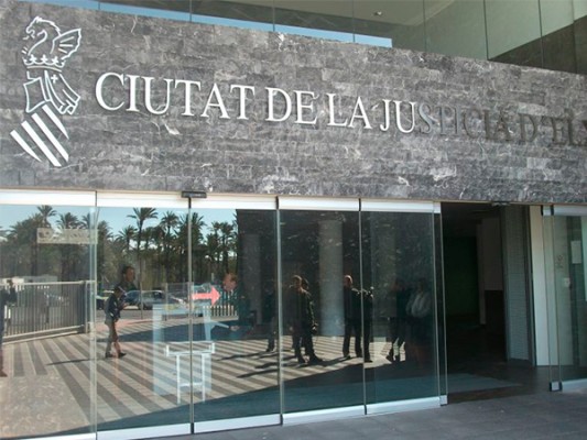 La Audiencia rechaza la causa de abstención de una magistrada que sí avaló en 2014: ahora la juez está divorciada