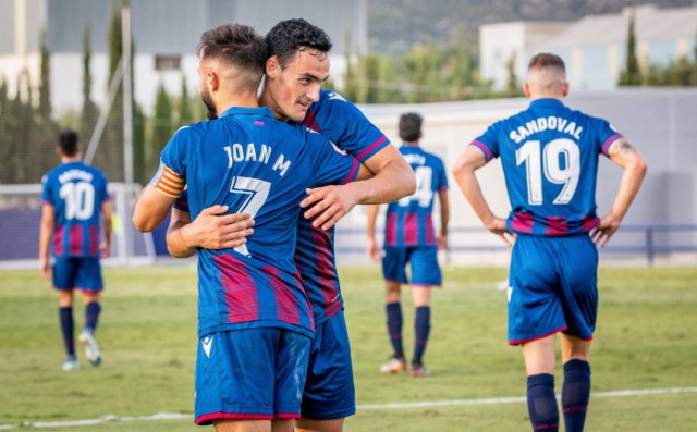 El Atlético Levante saca un punto en casa del líder
