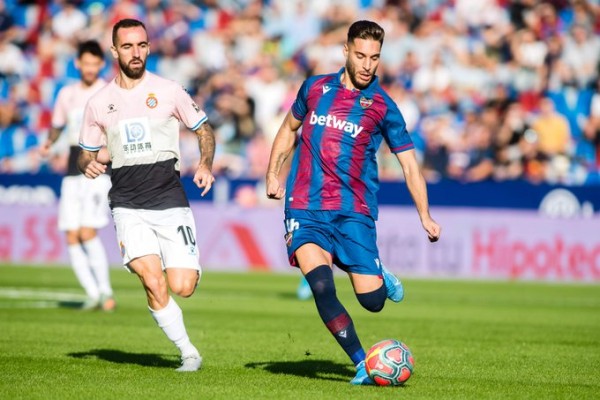El Espanyol gana con solvencia a un Levante sin ideas