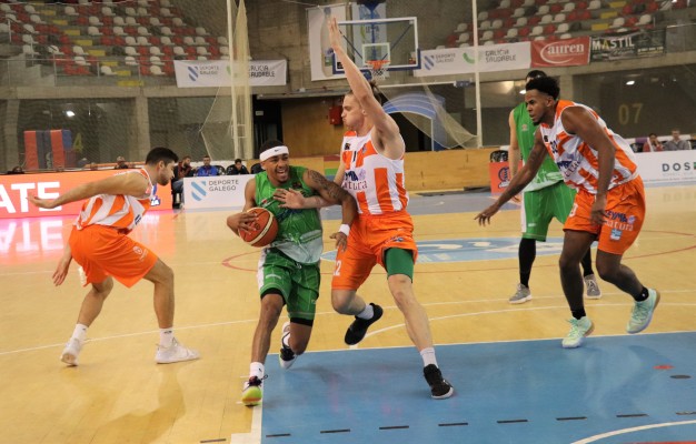 El TAU Castelló pone término a su buena racha tras caer en la pista del Leyma Coruña (74-67)