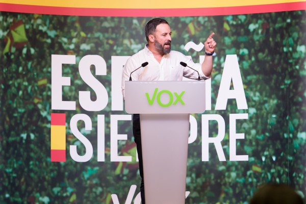 Abascal se da un baño de masas en IFA ante 4.000 fieles: 