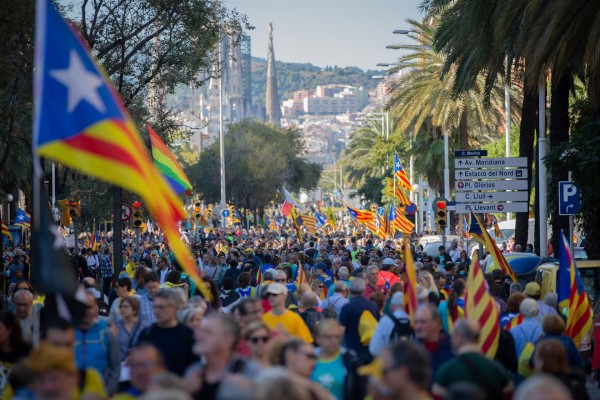Miles de personas se concentran en Barcelona contra la sentencia del 'procés' bajo el lema 'Libertad'
