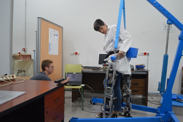 Desarrollan un exoesqueleto capaz de hacer rehabilitación de forma remota