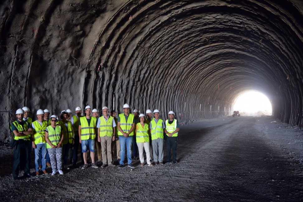 Visita de las autoridades al nuevo túnel para salvar el puerto de Querol. - 