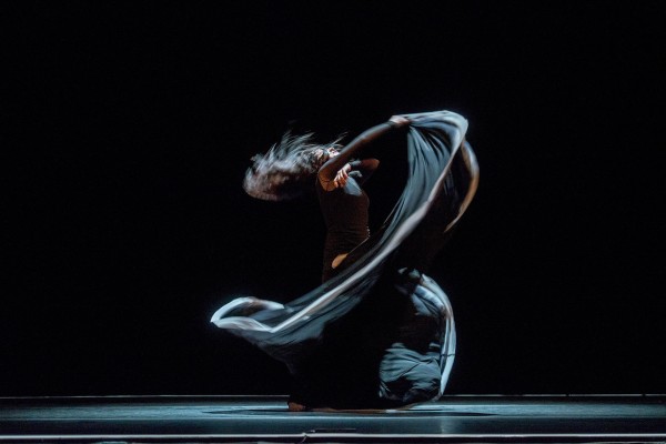 María Pagés se adueña con baile y poesía del escenario desnudo del TCM y le pide al espectador: ‘Óyeme con los ojos’ 