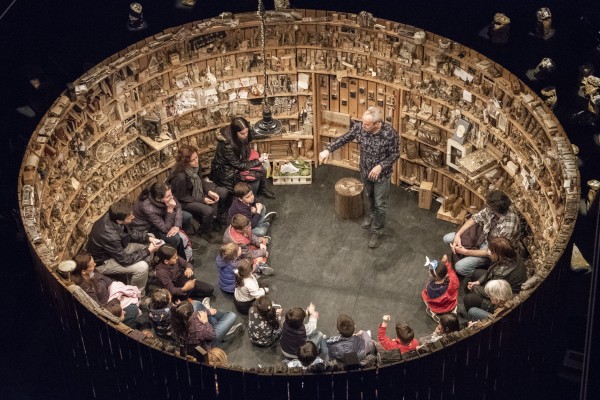 José Antonio Portillo presenta en Alicante su 'Biblioteca de cuerdas y nudos'