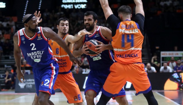 El Valencia busca con urgencia un triunfo en Tel Aviv