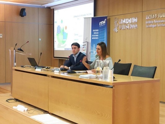 Los hoteleros de Benidorm debaten sobre eficiencia energética