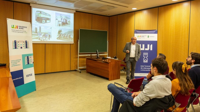 Aula Torrecid presenta al alumnado de la UJI sus becas de formación y empleo