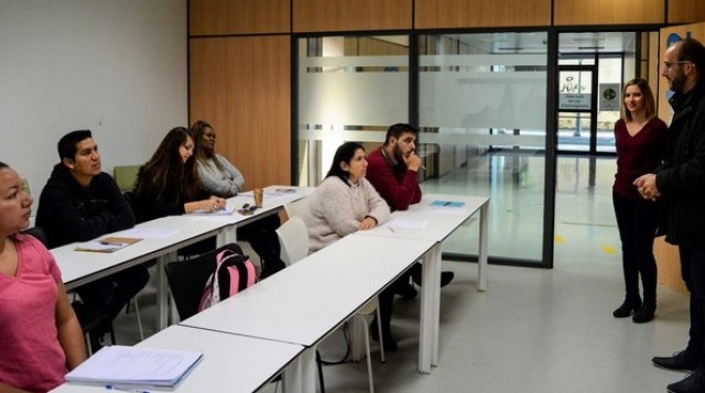 Vila-real adapta els cursos de valencià gratuïts al calendari dels exàmens oficials