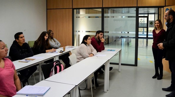 Vila-real adapta els cursos de valencià gratuïts al calendari dels exàmens oficials