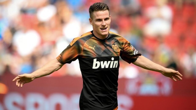 Gameiro, ante una de sus víctimas favoritas