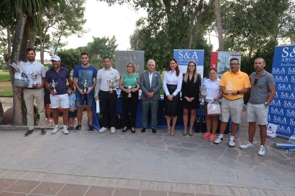 S&A Abogados celebra su II Torneo de Golf en el Club de Golf de Manises con la presencia de AECC