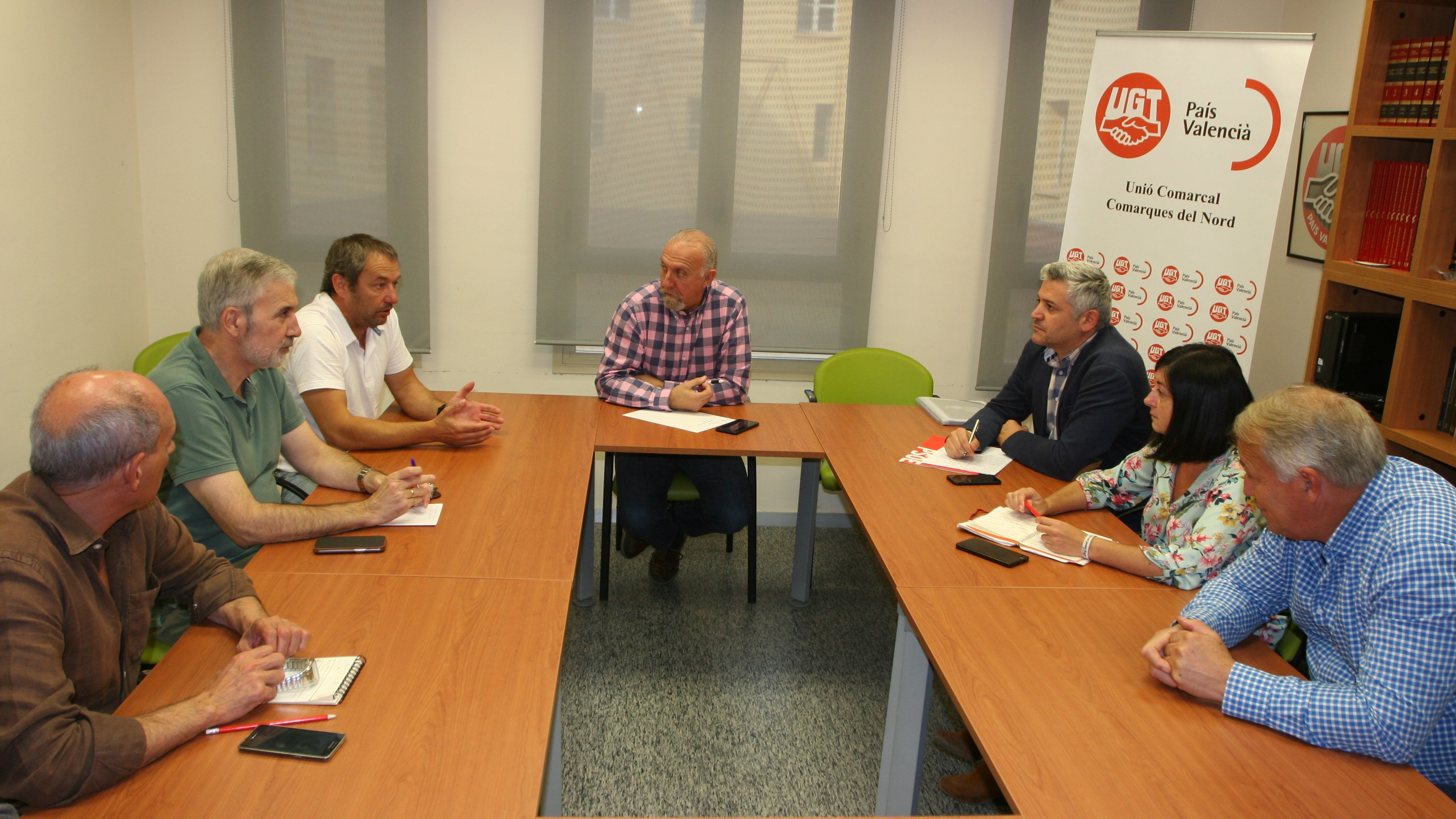 El PSPV-PSOE se reúne con representantes de UGT y se compromete a subir el SMI a 14.000 € anuales