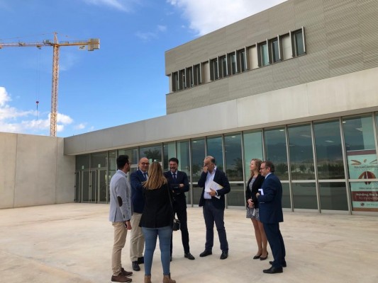 Alicante y la UA renuevan su colaboración y encajan la expansión del Parque Científico