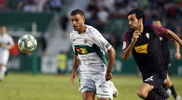 El Elche cierra la jornada a tres puntos del 'play-off' y cuatro por encima del descenso