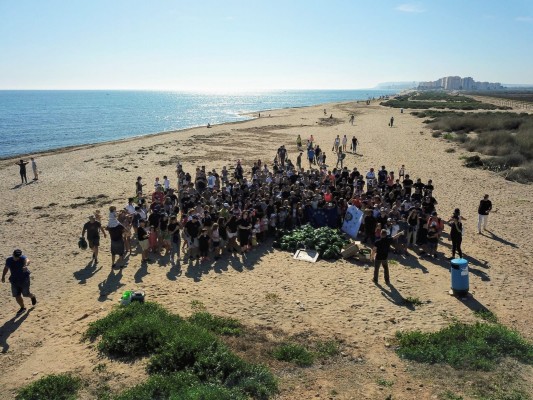 400 voluntarios recogen más de 750 kilos de residuos dentro de la campaña #EUBeachCleanUp