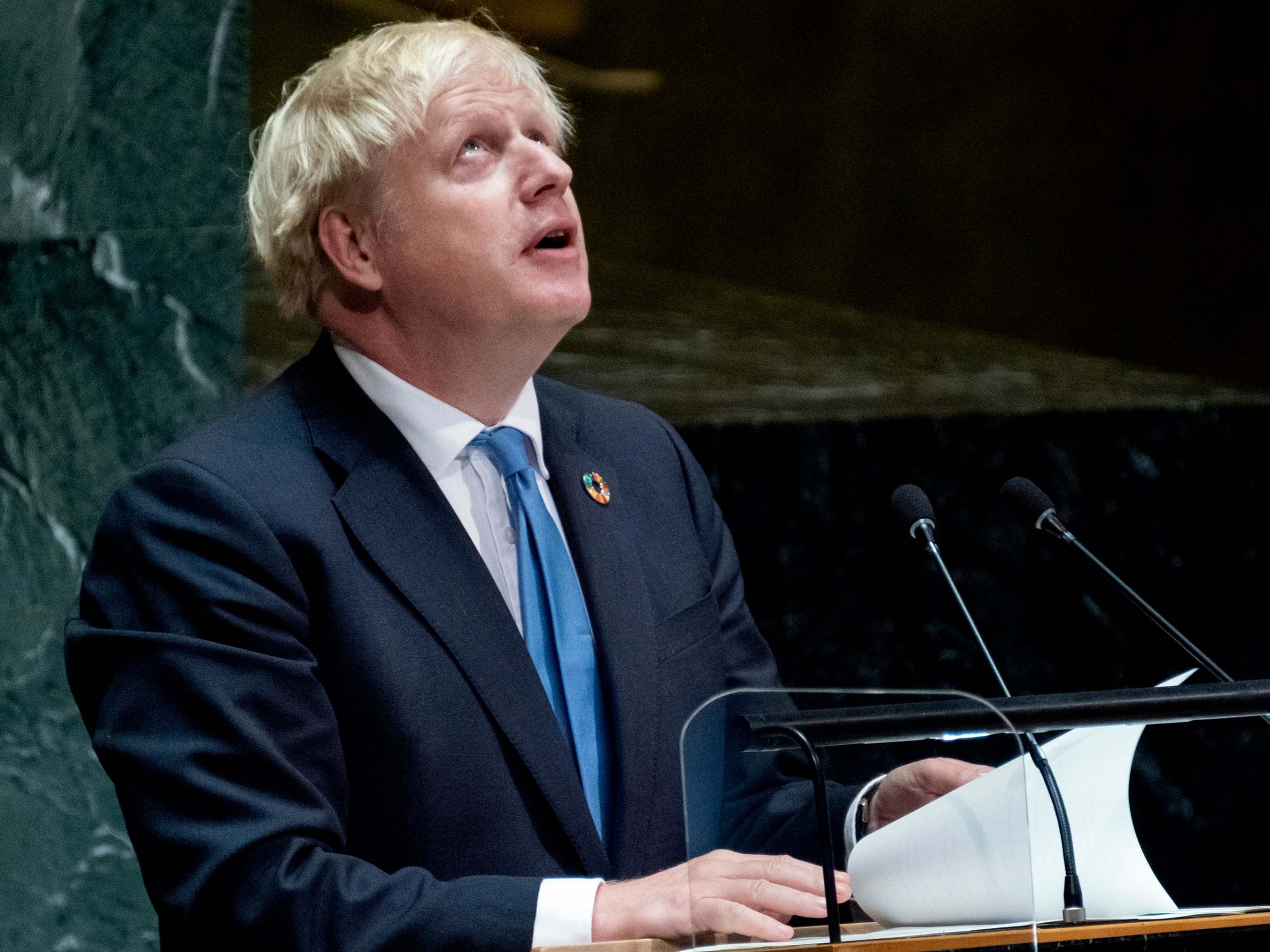 El Parlamento británico paraliza la votación sobre el Brexit pero la salida ordenada sigue adelante