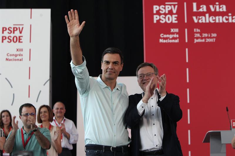 El líder del PSOE, Pedro Sánchez, y el secretario general del PSPV, Ximo Puig. Foto: EFE - 