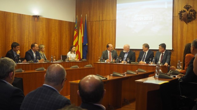La Comisión Europea propone una gestión más sostenible del agua al visitar la Vega Baja