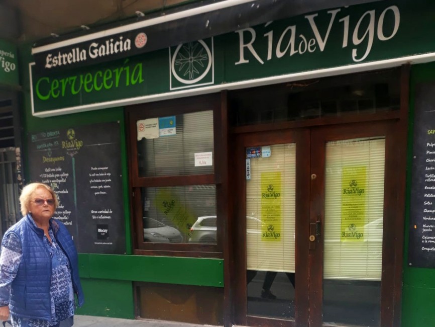 Local de Ría de Vigo, en la calle Ángel Lozano, cerrado por jubilación. Foto: AP - 