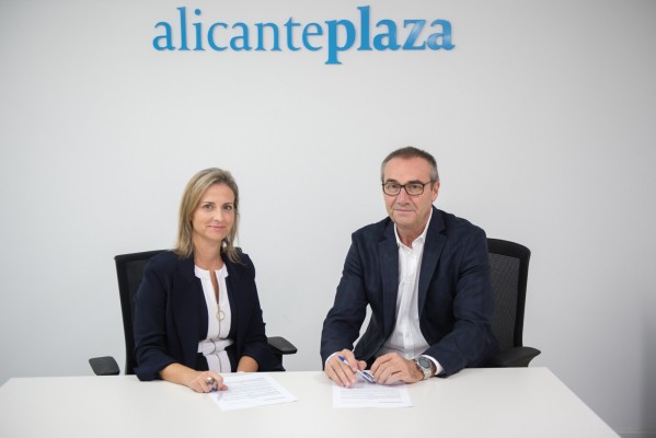 Asisa y Alicante Plaza firman un acuerdo para divulgar las prestaciones sanitarias y soluciones del modelo asistencial