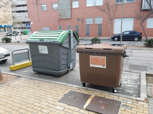 Castelló instruye al alumnado sobre reciclaje con la instalación de 216 cubos en los centros de primaria