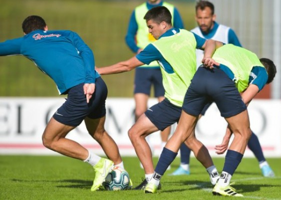Manu García y Javi Benítez, novedades del Sporting para jugar en Elche
