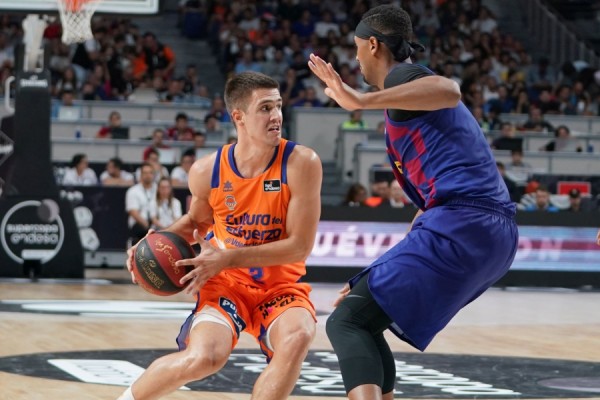 El Valencia Basket busca ante el Efes su primera victoria para engancharse a la Euroliga