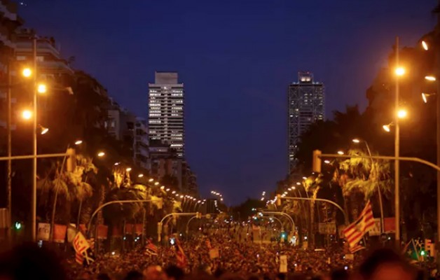 Miles de personas se manifiestan en Barcelona contra la sentencia del 'procés' por tercer día consecutivo