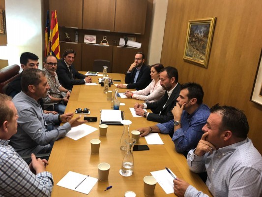 El gobierno de Elche intenta seducir a los placeros, pero quieren el proyecto de mercado de Aparcisa