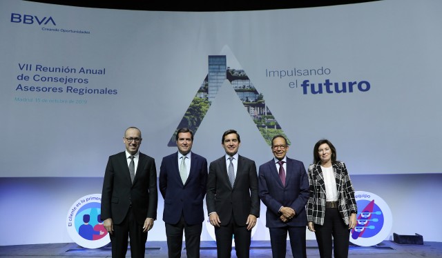 Ana Colonques, Antonio Arias y Antonio Blasco dan voz a la Comunitat en el foro de asesores del BBVA