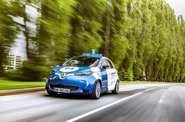 Renault inicia en París pruebas de conducción autónoma compartida con unidades del Zoe