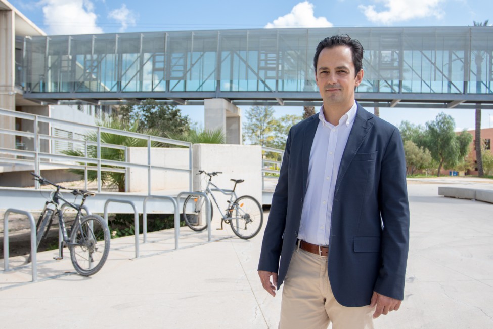 Sergio Román, de Cindes, en las instalaciones del Parque Científico de Elche. Fotos: PEPE OLIVARES - 